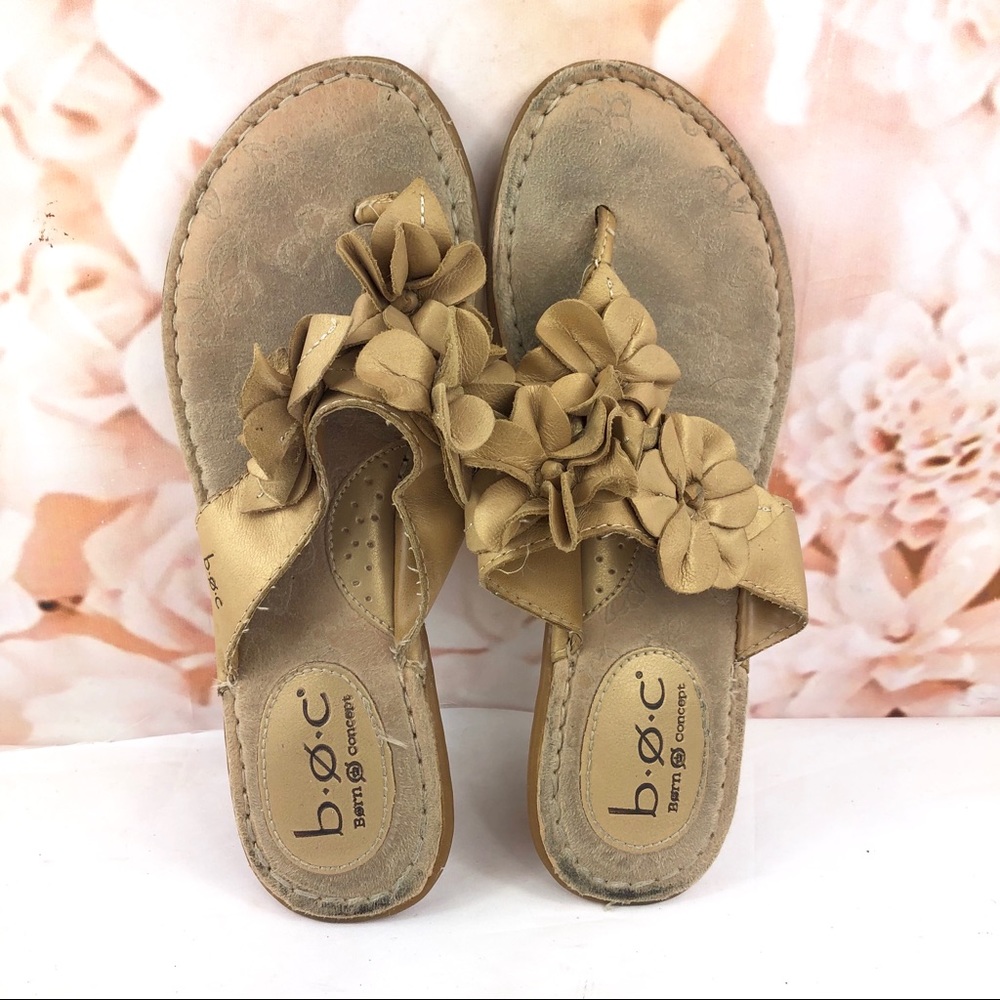 Boc born shoes sandals flip flops beige flower 6